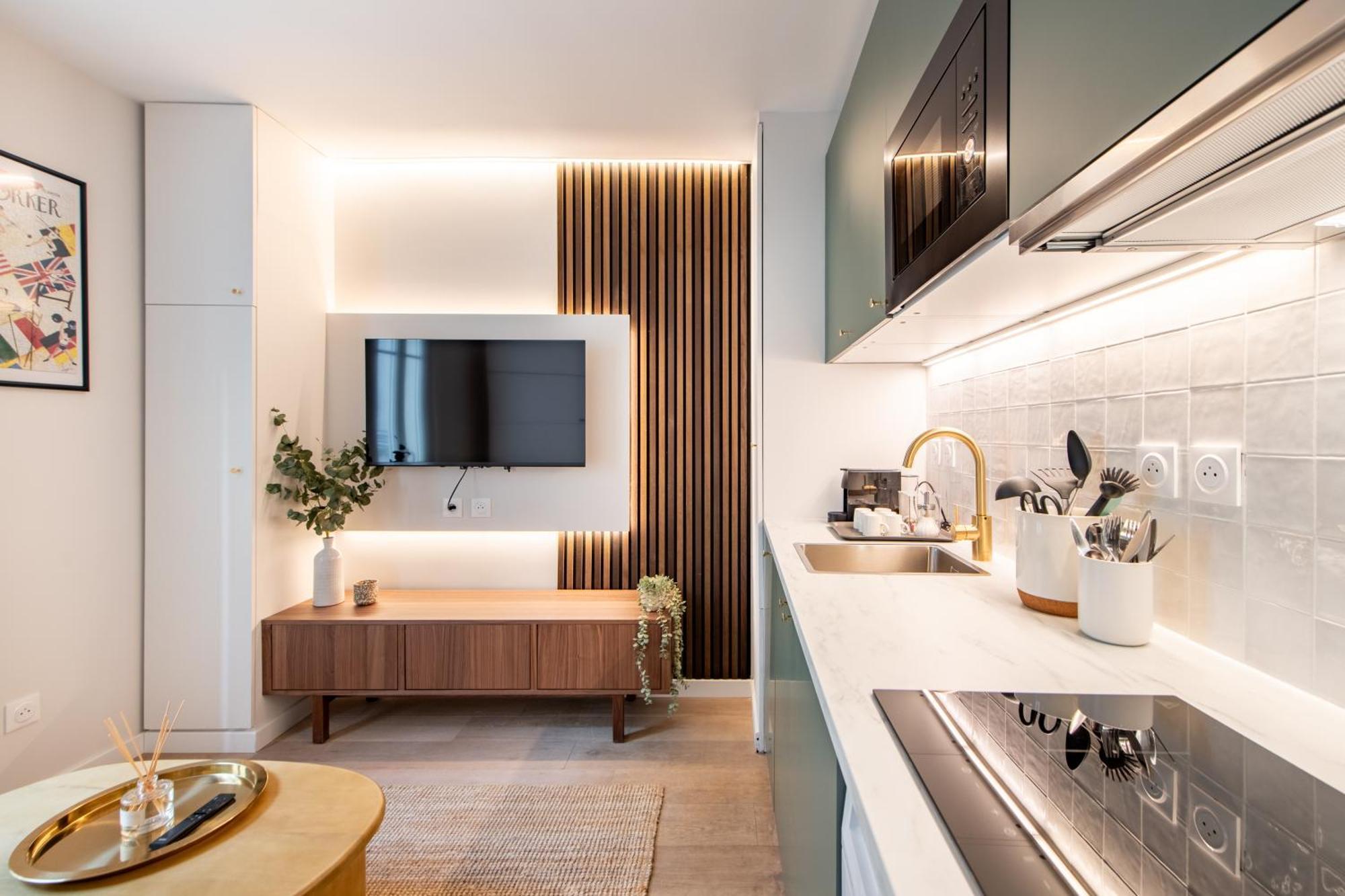 Stunning Tiny - 5 Min To Eiffel Tower Apartment Paris